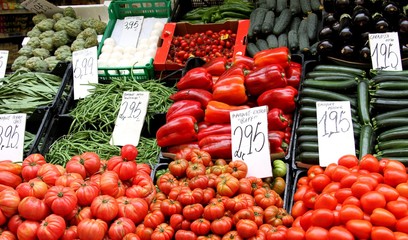 étalage de légumes au marché