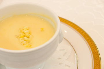 宴会場のスープ料理