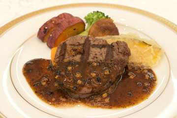 美味しいレストランのビーフ料理