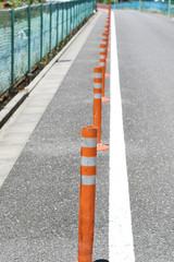 Obraz premium 歩道の安全ポール
