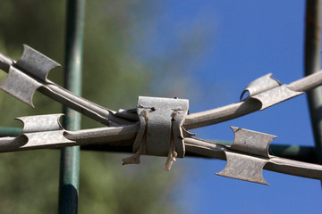 barbed wire mesh for safety