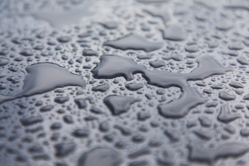 Raindrops on the reflected surface after the rain