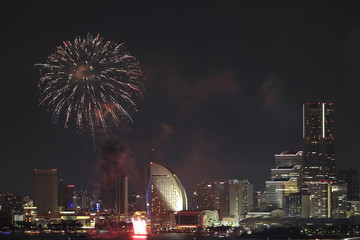 新子安から見た横浜開港祭花火