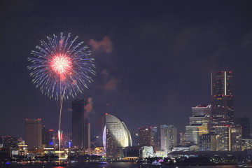 新子安から見た横浜開港祭花火