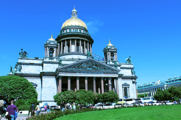 Obraz premium St. Isaac's Cathedral in St. Petersburg. Front view. Built in 1858.Summer, sunny day.