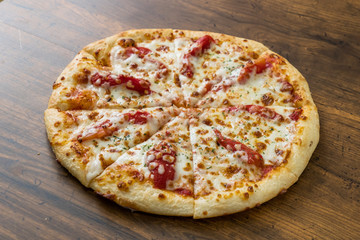 ピッツア　Italian home-made pizza