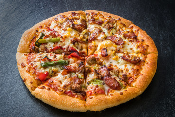 ピッツア　Italian home-made pizza