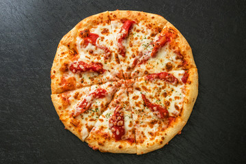 ピッツア　Italian home-made pizza