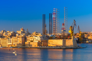 Obraz premium Grand harbor and Senglea from Valletta, Malta