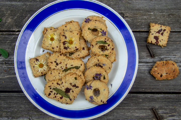 shortbread cookies with spicy herbs