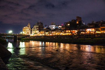 Obraz premium night view Kamogawa
