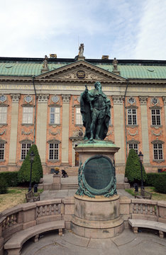 Statue von Gustavo Erici vor dem Riddarhuset in Stockholm