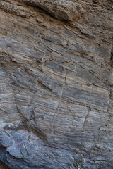 Textura de pedra natural. Superfície texturizada de rocha natural, onde se podem ver as linhas desenhadas na rocha ao longo do tempo. Pode ser usada como fundo.