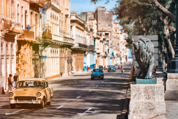 Fototapeta na wymiar Antique cars at the famous Prado avenue in Old Havana