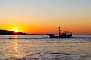 Fototapeta na wymiar Anchored sea fishing boat. sunset and fishing boat.