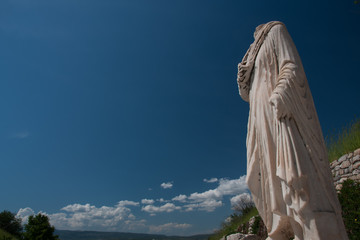 Efes antik kentte heykel
