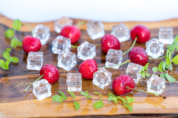 Piękne, dojrzałe i pyszne czerwone czereśnie © Anna Granat