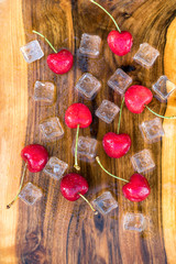 Piękne, dojrzałe i pyszne czerwone czereśnie © Anna Granat