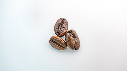 Obraz premium coffee bean isolate on white background