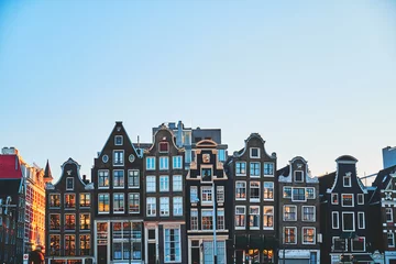 Schilderijen op glas Typical buildings in Amsterdam. Netherlands.. © badahos