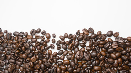 Obraz premium coffee bean isolate on white background