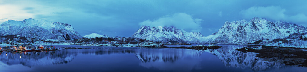 Fototapeta premium Winter Norway lake