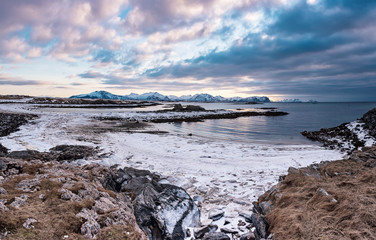 Fototapeta na wymiar Winter Norway lake