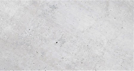 Creme weiße Betonmauer mit gebürsteten diagonalen Strukturen und löchriger Textur im Industrial...