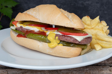 Un bocadillo de hamburguesas con queso