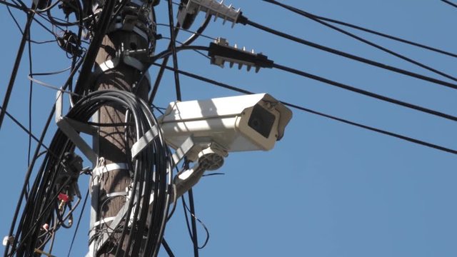 C&aacute;mara de Seguridad en un barrio del conurbano de Buenos Aires. Medida de prevenci&oacute;n para la inseguridad y robos 