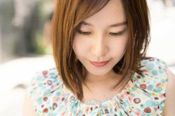 Fototapeta premium 女性 悩む 考える