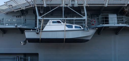 Rescue ship or Lifeboat Hung on a battleship