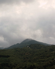 Obraz na płótnie Canvas cloudy romantic mountains in pilio greece