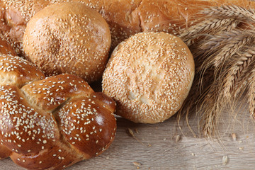 Composition with loaves of bread and rolls