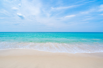 Fototapeta na wymiar The clean and beautiful white beach of southern Thailand