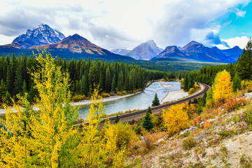 Fototapeta na wymiar Mountains and colorful autumn forest at Bow Valley Parkway in Banff National park,Canada