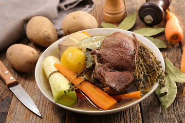 beef, broth and vegetable with ingredient