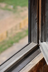 старое окно (old window)