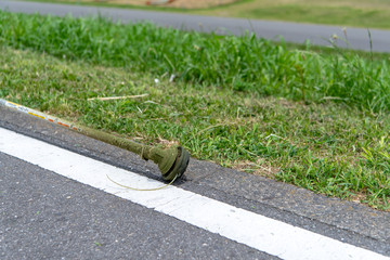 刈払機 草刈り ナイロンカッター 草刈機 イメージ