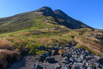 康新道から見た初秋の鳥海山