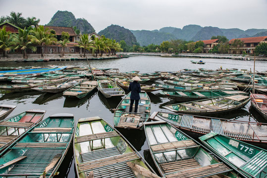 vietnam ninh bihn tourist boats