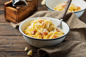 Traditional italia spaghetti carbonara