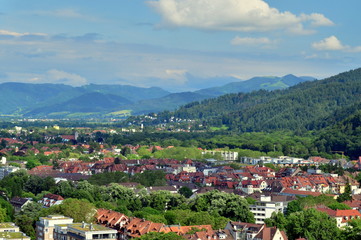 Fototapeta na wymiar Blick auf Freiburg und das Dreisatal