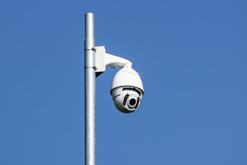 Security camera that sees 360 on light pole