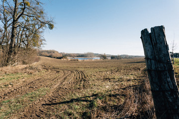 Ackerland im Frühjahr