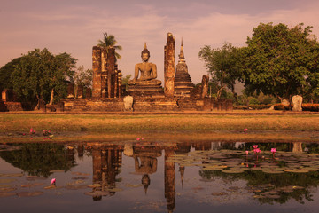 Fototapeta premium ASIA THAILAND SUKHOTHAI TEMPLE MAHATHAT