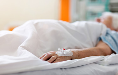 Obraz na płótnie Canvas Senior female patient in hospital bed
