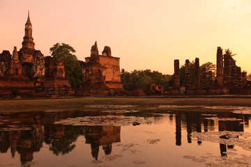 Fototapeta premium ASIA THAILAND SUKHOTHAI TEMPLE STUPA