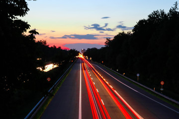 Autobahn bei Nacht