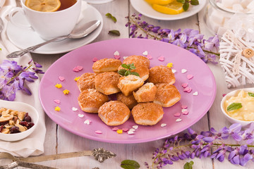 Puff pastries with custrad cream.